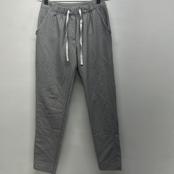 Lululemon On The Fly Jogger Pants Athletic Chevron Striped Gray White Size 2 - Picture 2 of 7